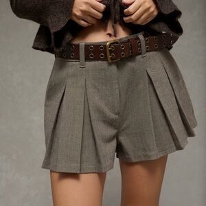 NWOT American Eagle stretchy high waisted pleated shorts